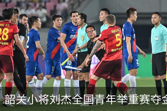 韶关小将刘杰全国青年举重赛夺金夺银，展现实力